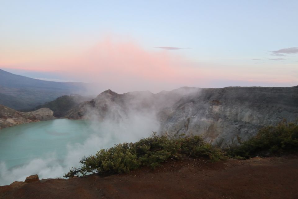 Bali: Mount Ijen Guided Night Walking Tour With Breakfast - Key Points