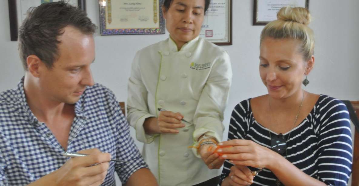 Bangkok: Professional Thai Fruit and Vegetable Carving Class - Key Points