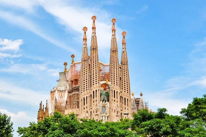 Barcelona Guided Tour in a Convertible - Key Points