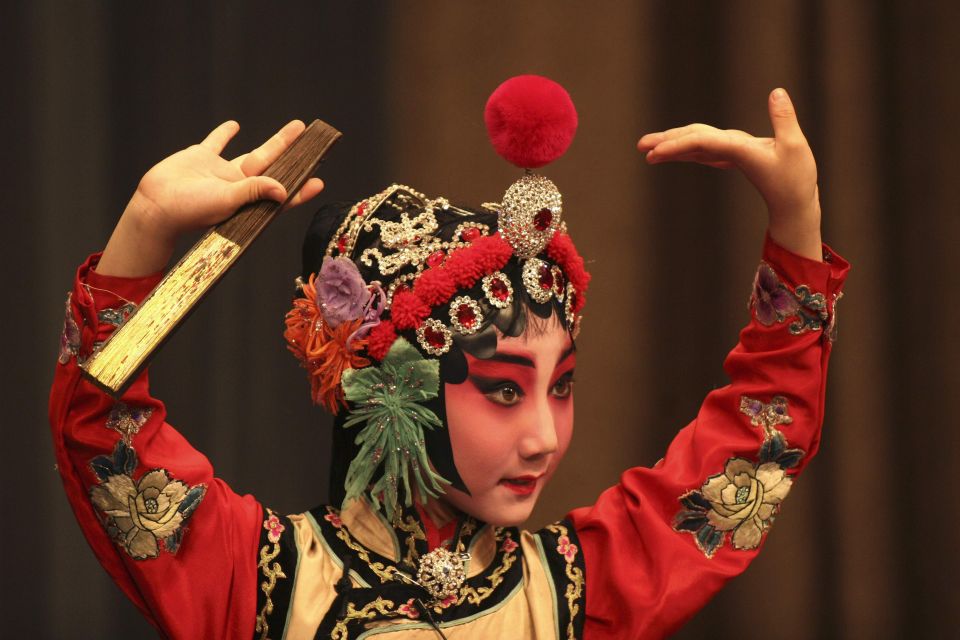Beijing: Night Tour of Peking Opera Show W/ Transfer - Just The Basics