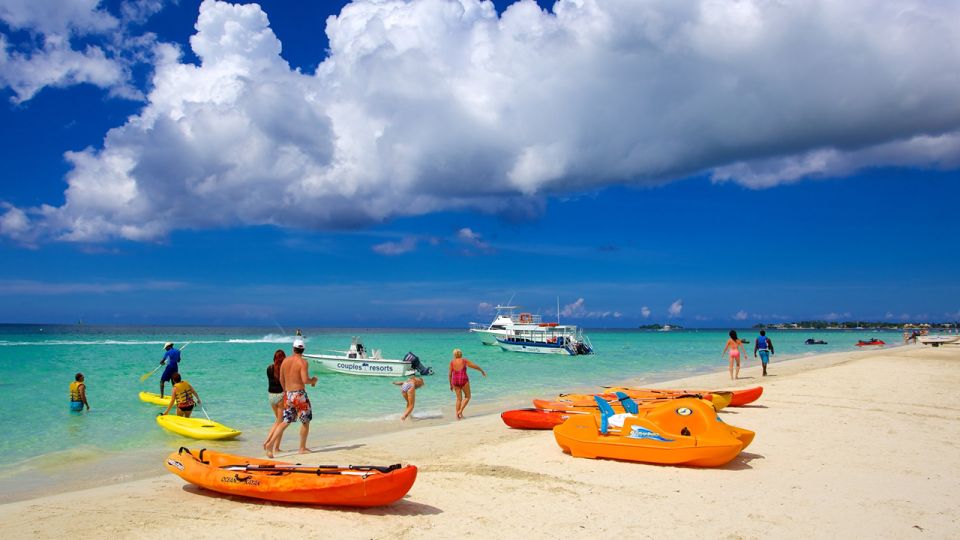 Blue Hole Mineral Spring, Rick's Cafe & 7 Miles Beach Tour - Just The Basics