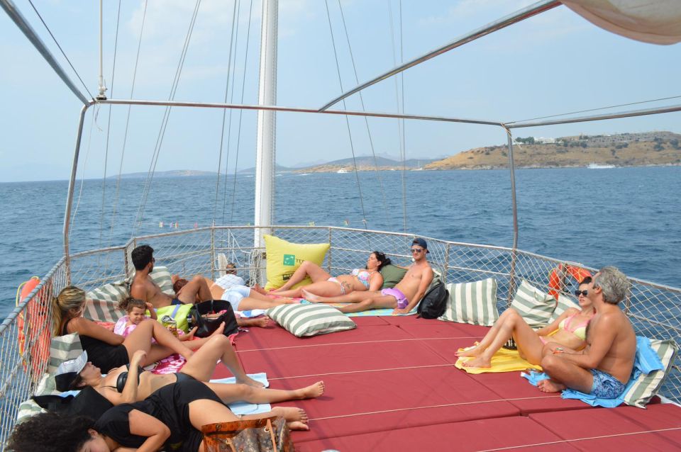Bodrum: Black Island Boat Tour With Lunch - Key Points