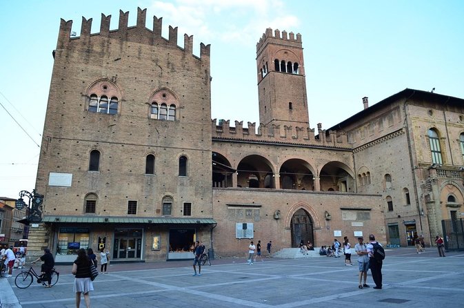 Bologna Private City Kickstart Tour - Key Points