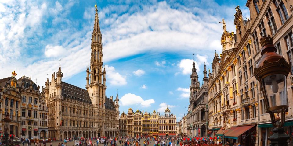 Brussels: Walking Tour With Audio Guide on App - Key Points