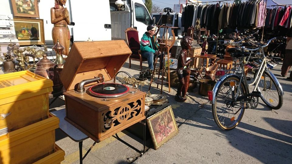 Bucharest: Private Flea Market Tour by Vintage Car - Key Points