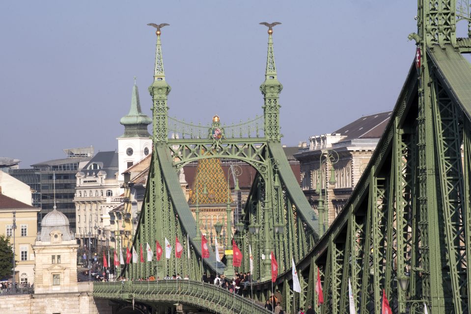 Budapest: 3-Hour Live Guided Sightseeing Tour - Key Points