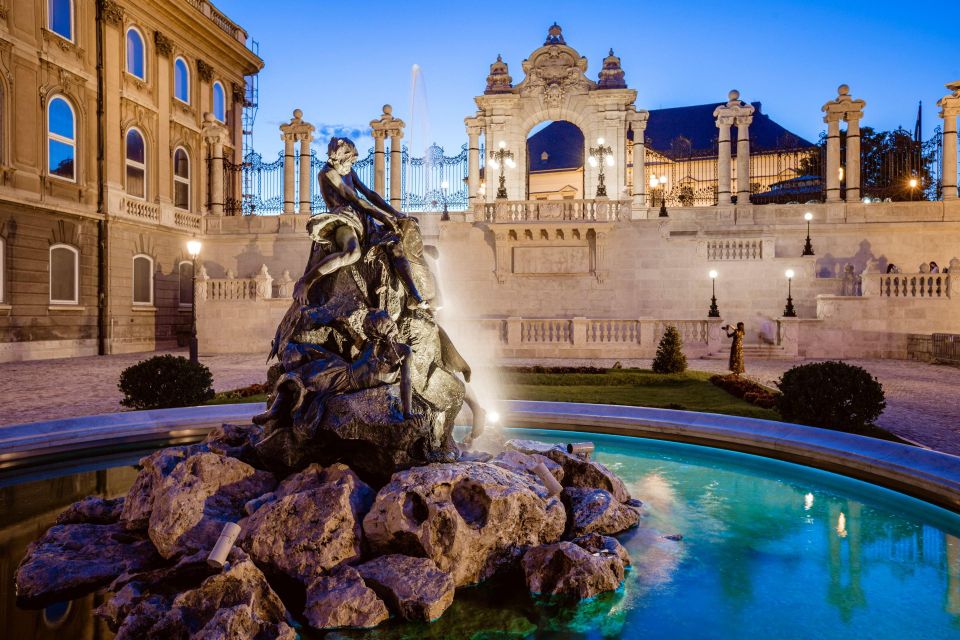 Budapest: Buda Castle Walking Tour With Saint Stephen's Hall - Key Points