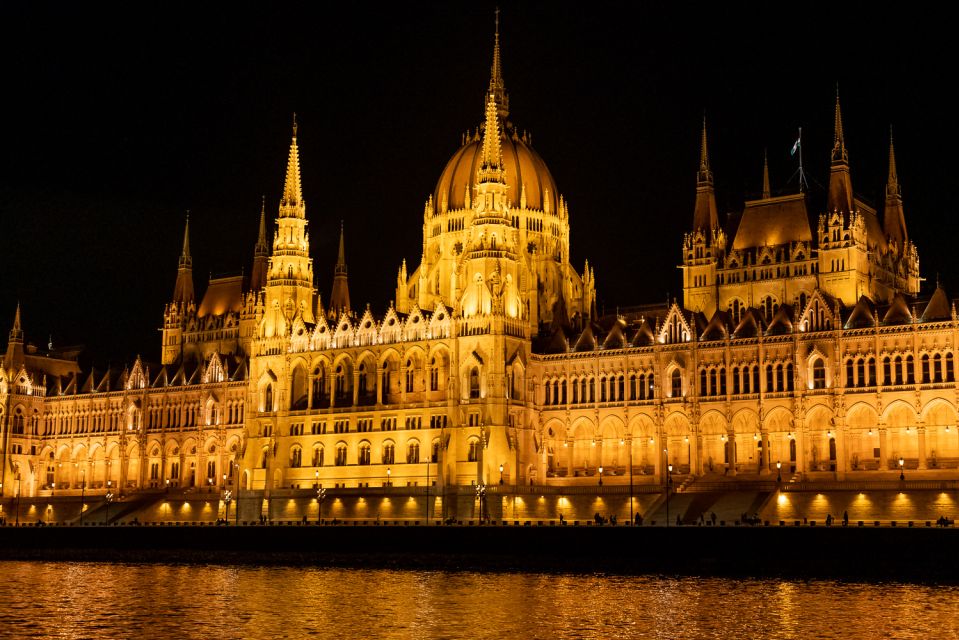 Budapest: Candlelit Dinner River Cruise With Live Music - Key Points