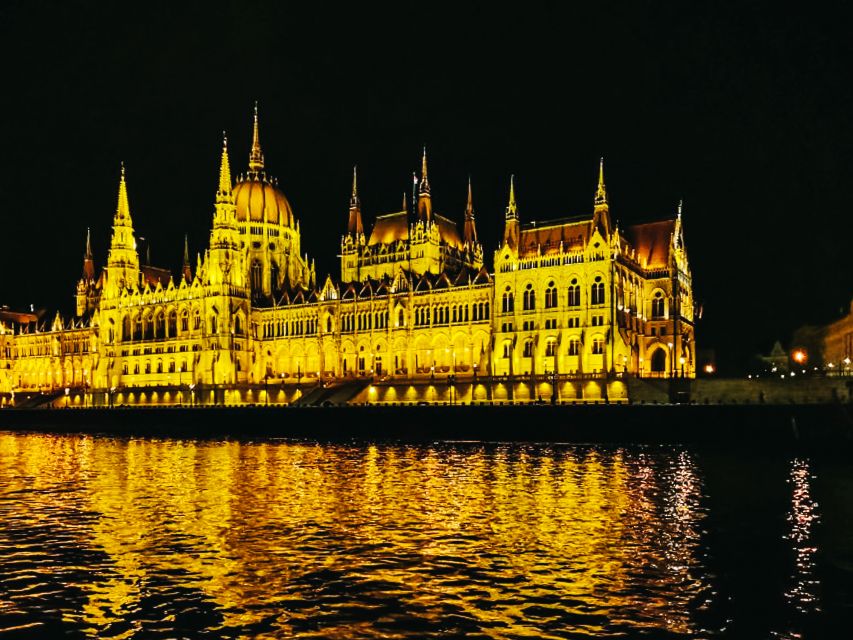 Budapest: City Highlights Cruise With Welcome Drink - Key Points