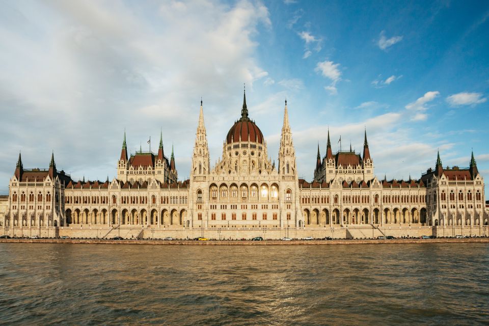 Budapest: Danube River City Lights Express Cruise - Key Points
