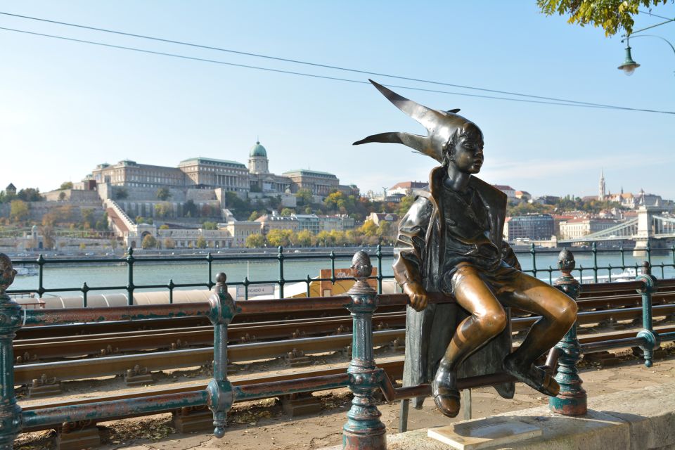 Budapest: Night Walking Tour With Danube River Cruise - Key Points