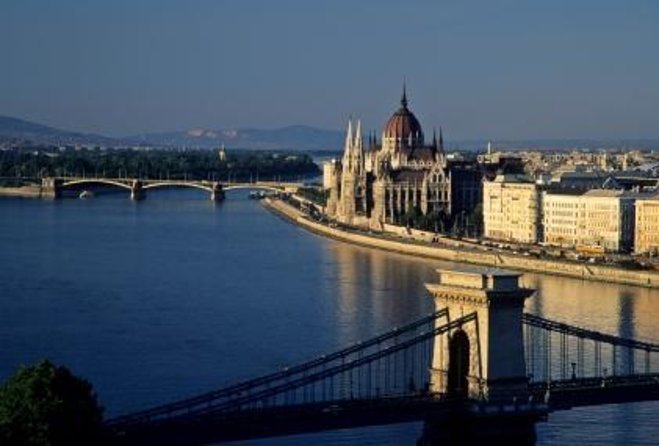 Budapest Private Day Trip From Vienna - Key Points