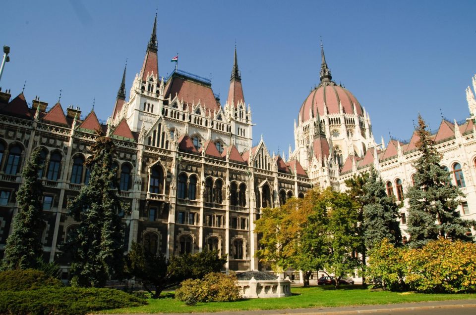 Budapest: Private Exclusive History Tour With a Local Expert - Key Points