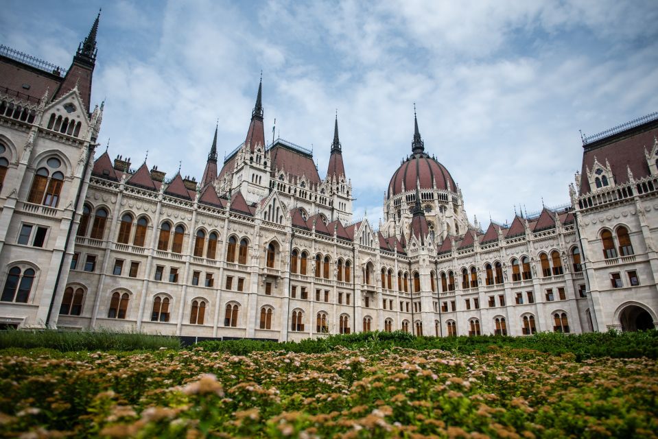 Budapest: Private Luxury Sightseeing Tour - Key Points
