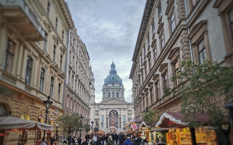 Budapest: Private Sightseeing Walking Tour With Local Guide - Key Points