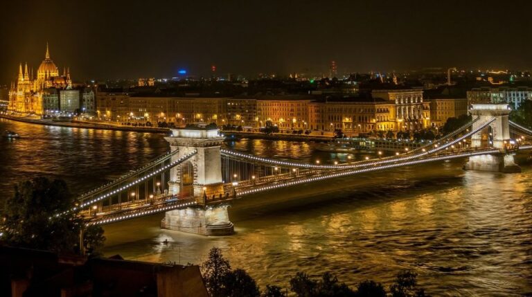 Budapest: Private Tour With a Local