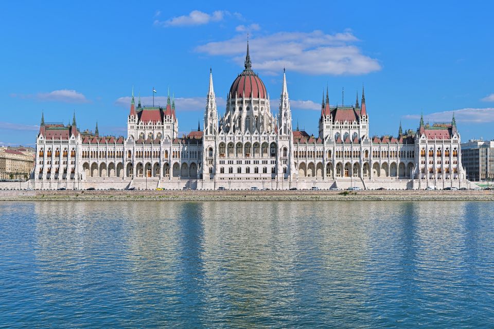 Budapest Sightseeing Tour With Private Transportation - Key Points