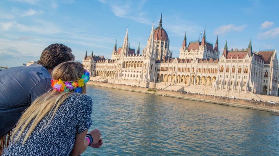 Budapest Sunset Danube Cruise With Unlimited Prosecco - Key Points