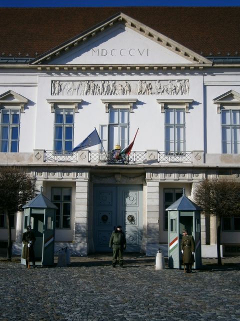 Budapest: Walking Tour of Buda Castle District - Key Points