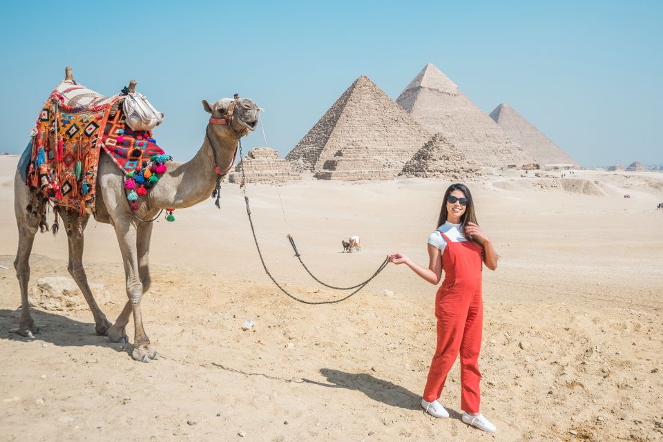 Cairo: Female-Guided Pyramids, Bazaar, and Museum Tour - Key Points