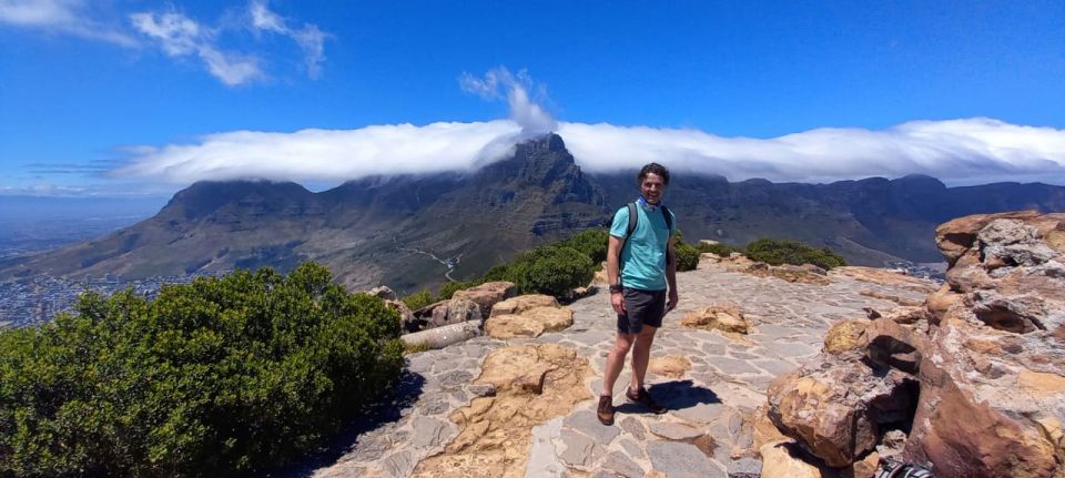 Cape Town: Lion's Head Sunset Guided Hike in French - Key Points