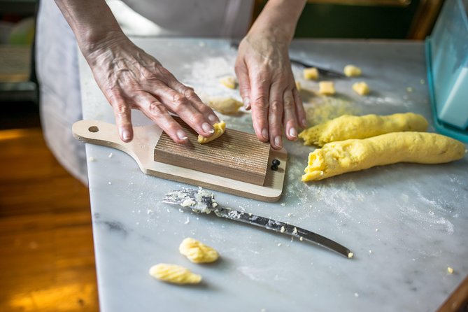 Cesarine: Pasta & Tiramisu Class at Locals Home in Milan - Key Points