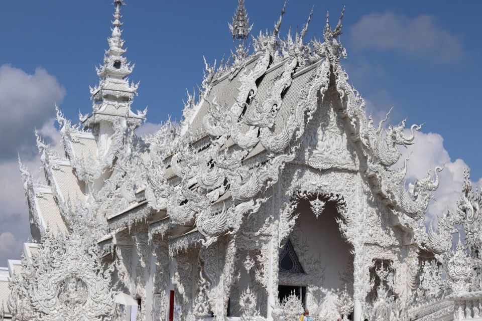 Chiang Rai White & Blue & Sang Kaew Phothiyan & Lalitta Cafe - Key Points