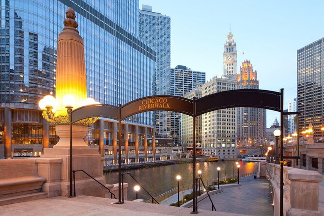 Chicago Architecture & Highlights With Local Treat - Small Group Walking Tour - Key Points