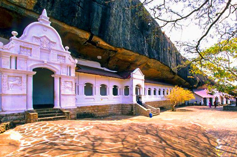 Colombo: Day Tour From Colombo to Sigiriya and Dambulla Cave - Key Points
