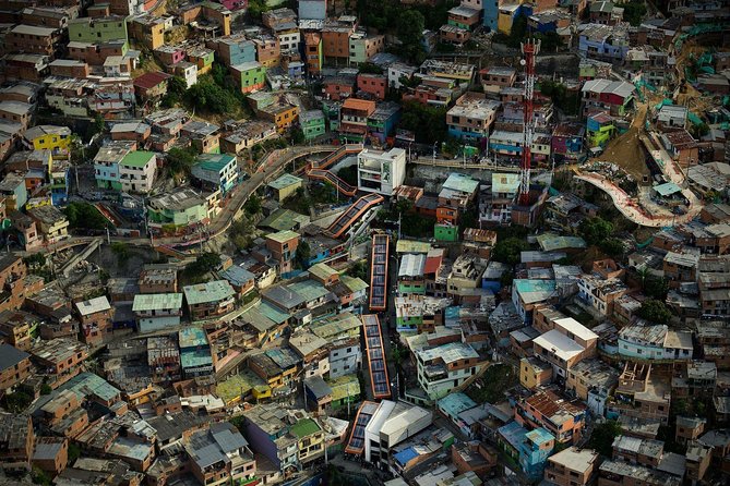 Comuna 13 & Downtown: From Violence to Innovation - Historical Context of Comuna 13