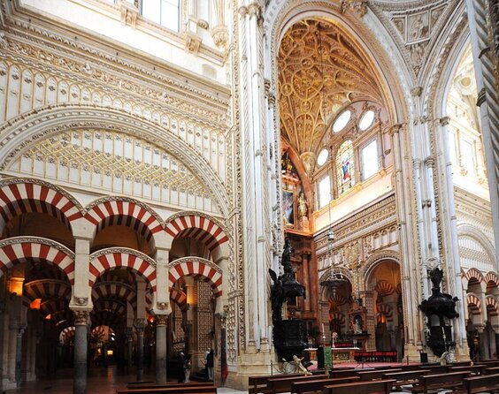 Cordoba Mezquita Tour With Wine Tasting - Key Points