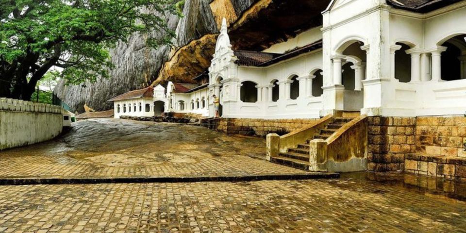 Dambulla Cave Temple & Cultural Village Immersion Tour" - Key Points