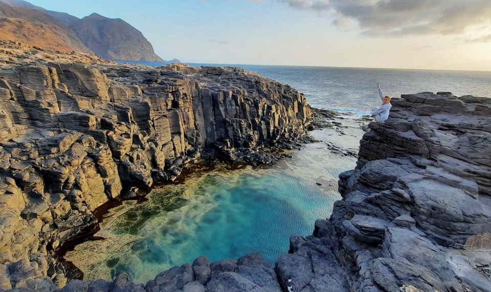 Discover the Black Sand Beachthe Natural Pool - Key Points