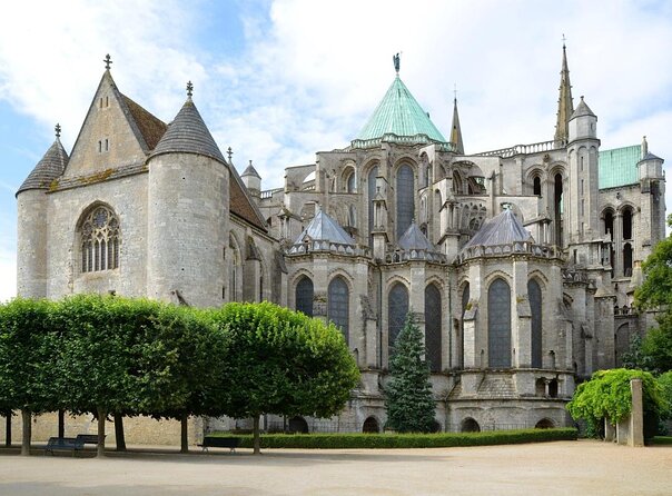 Discovering Medieval Wonder of Chartres Cathedral - Key Points