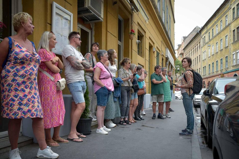 Dutch-Language Walking Tour With Gastronomy in the Old Town - Key Points