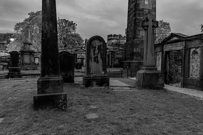 Edinburgh Ghost Tour: Mysteries, Legends and Murders - Haunted History of Edinburgh