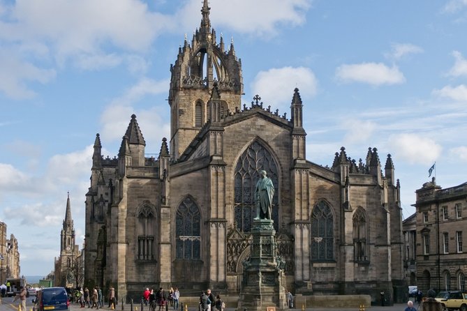 Edinburgh Scavenger Hunt: A Fairy Tale Capital - Activity Overview