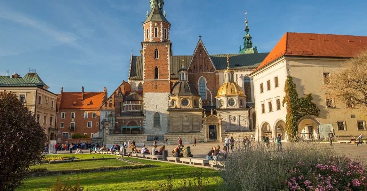 Explore the Wawel Cathedral With a Local Guide - Key Points