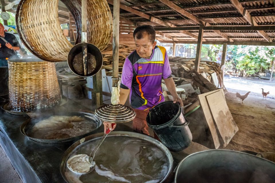 From Bangkok: Damnoen Saduak Floating Market Guided Tour - Key Points