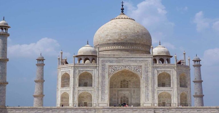 From Delhi: Taj Mahal & Agra Tour by Gatiman Express Train