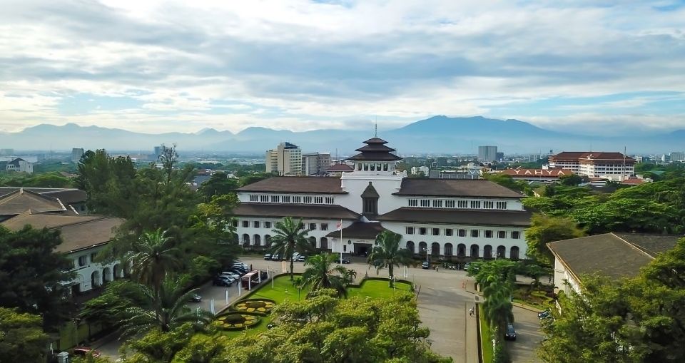 From Jakarta: Bandung Sightseeing Tour by Van With Lunch - Key Points