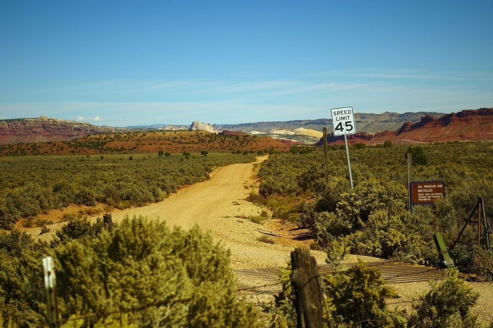 From Kanab: Grand Staircase-Escalante Drive & Hike Tour - Key Points