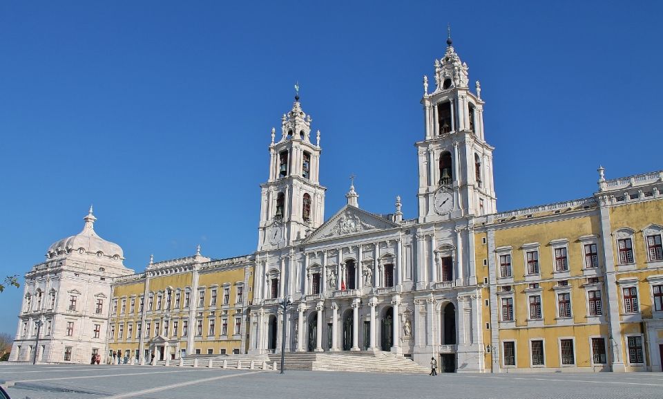 From Lisbon: Óbidos and Mafra Palace Private Tour - Key Points