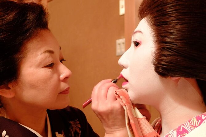 Fukagawa, Tokyo: Meet Geisha as They Prepare for Work - Key Points