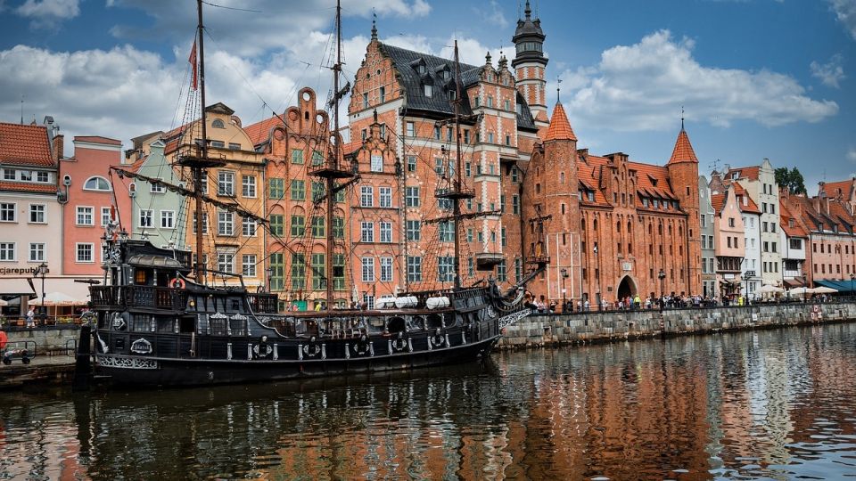 Gdansk: Old Town Highlights Self-guided Tour - Key Points