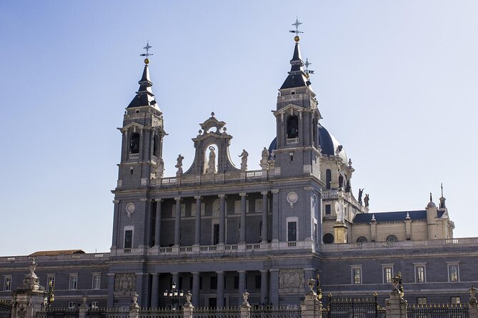 Guided Tour to the Royal Palace of Madrid - Tour Logistics Challenges