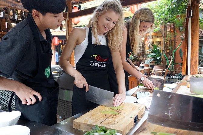 Half-Day Chengdu Courtyard Cooking Class With Local Market Visit - Key Points