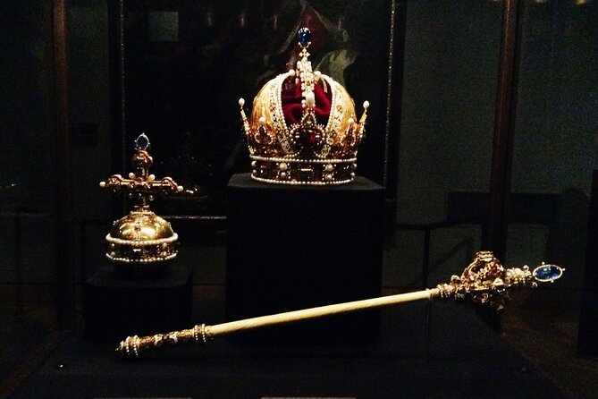 How to Pick a Crown. A Private Themed Tour of the Imperial Treasury (Kaiserliche Schatzkammer) / Tic - Key Points