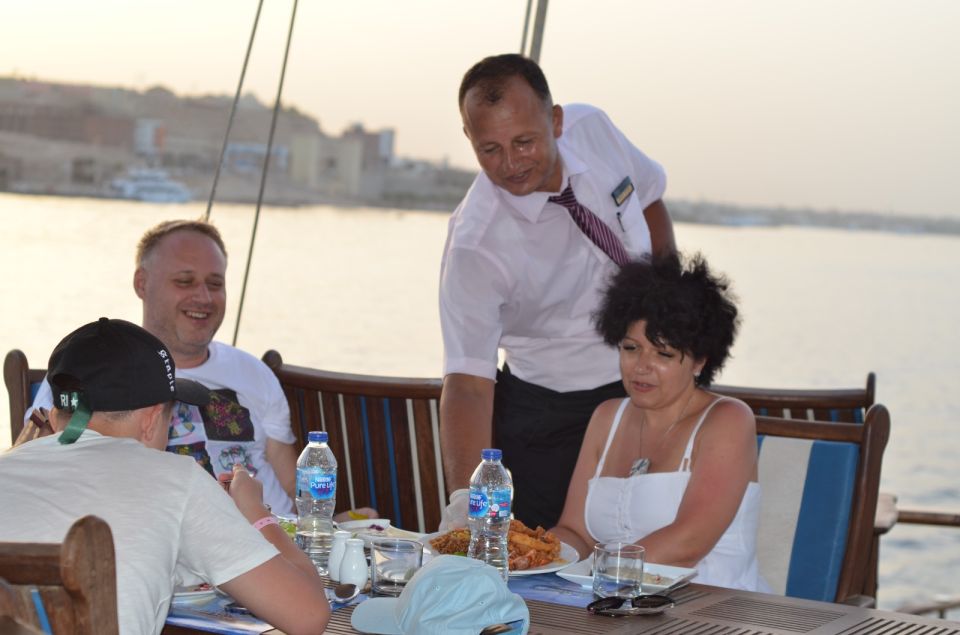 Hurghada: Sunset Dinner Sailing Cruise & Live Music - Key Points