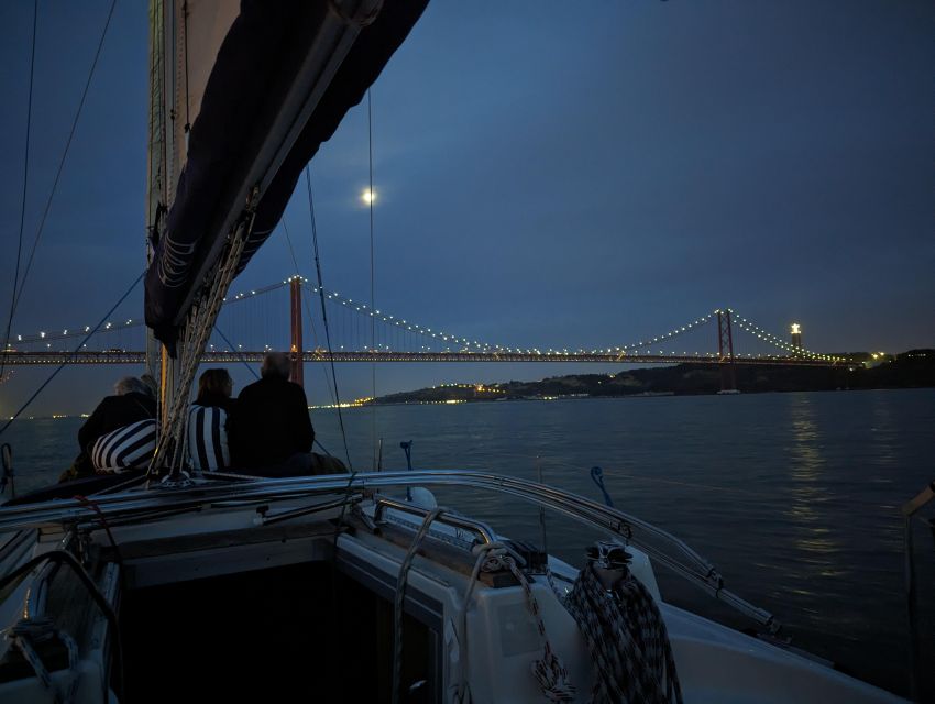 HYPA TOURS - New Year Lisbon: Private 2h Boat Tour. - Key Points